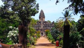 Start your journey with Banteay Srei’s vibrant glow